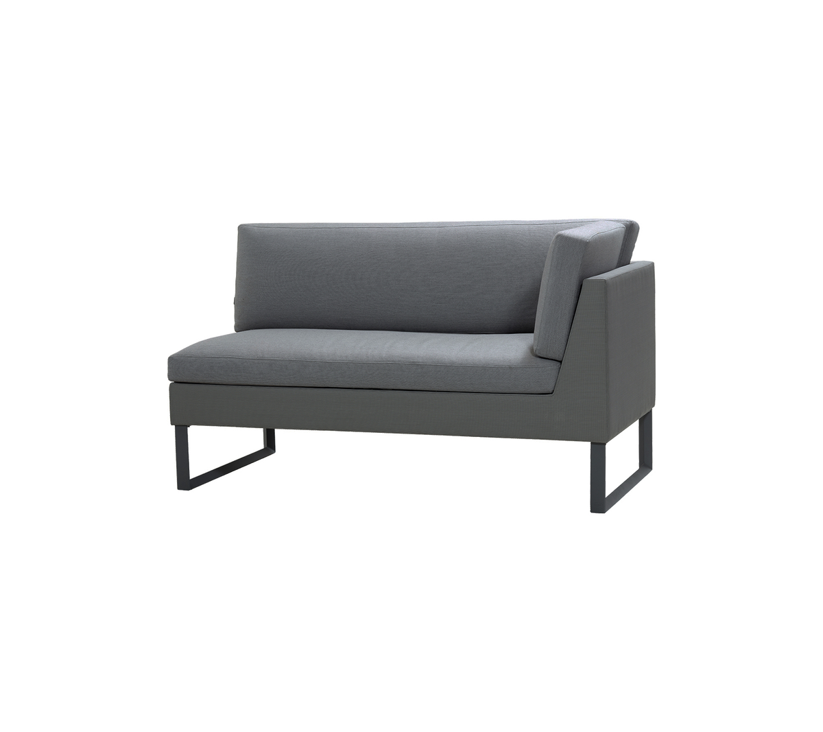 Modern tvåsitssoffa i en slank grå tyg med minimalistiska metallben och en samtida design, ideal för stiligt sittande.