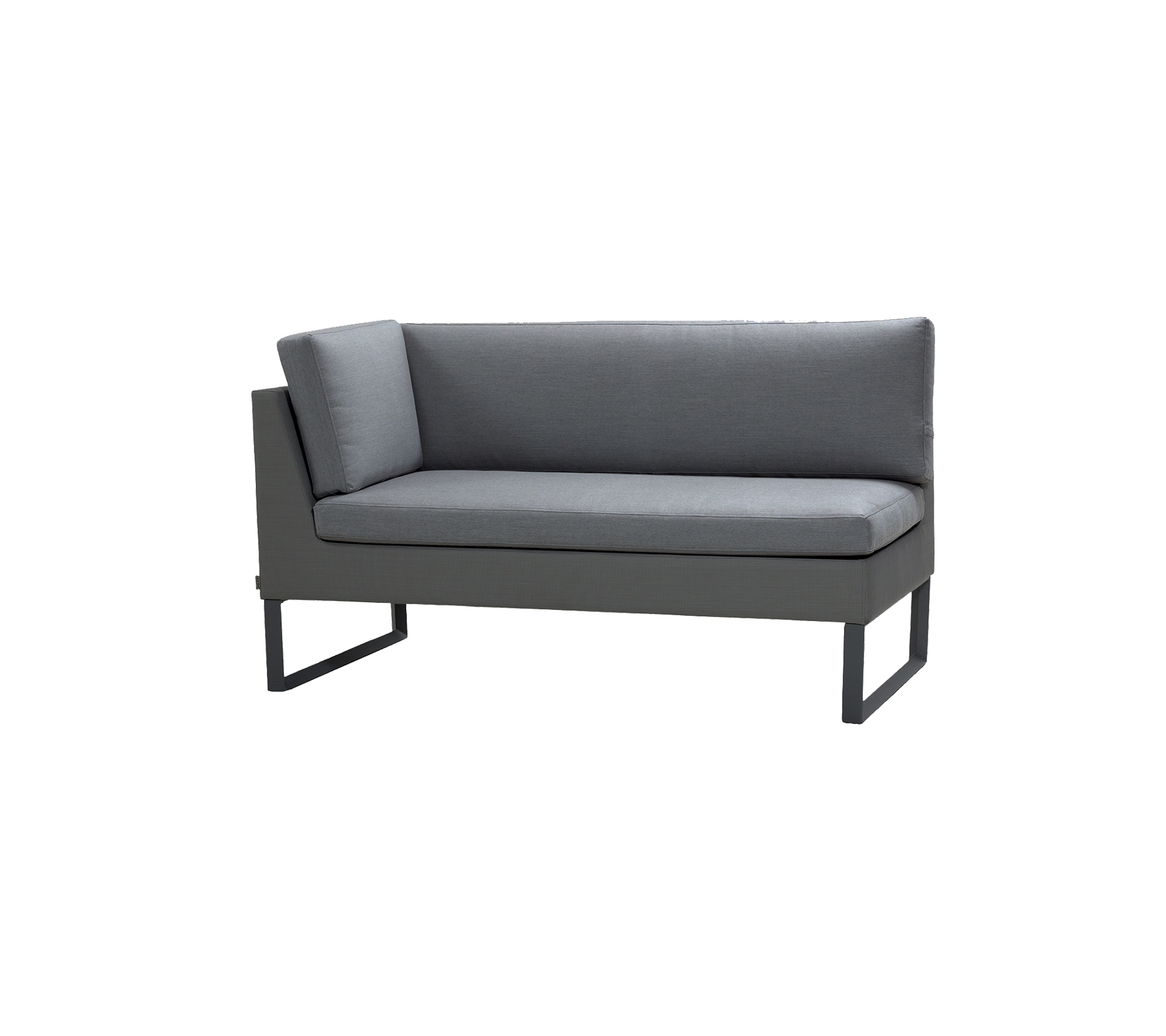 Grå tvåsitssoffa med enkla linjer och modern design, med vadderade sitsar och en slank metallram.