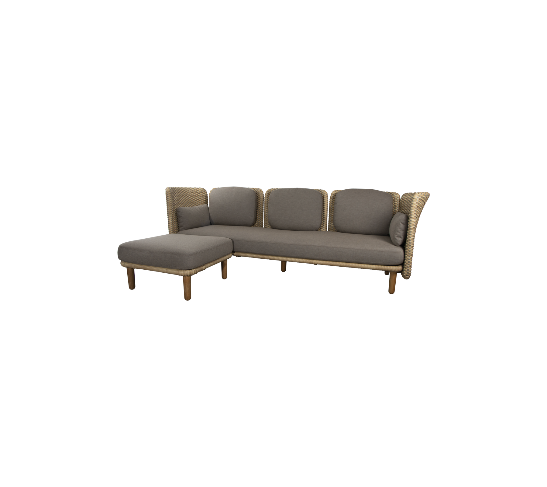 Modern sektionsoffa med mjuka grå kuddar och robusta träben, designad för komfort och stil. Idealiskt för avkoppling eller socialt umgänge.