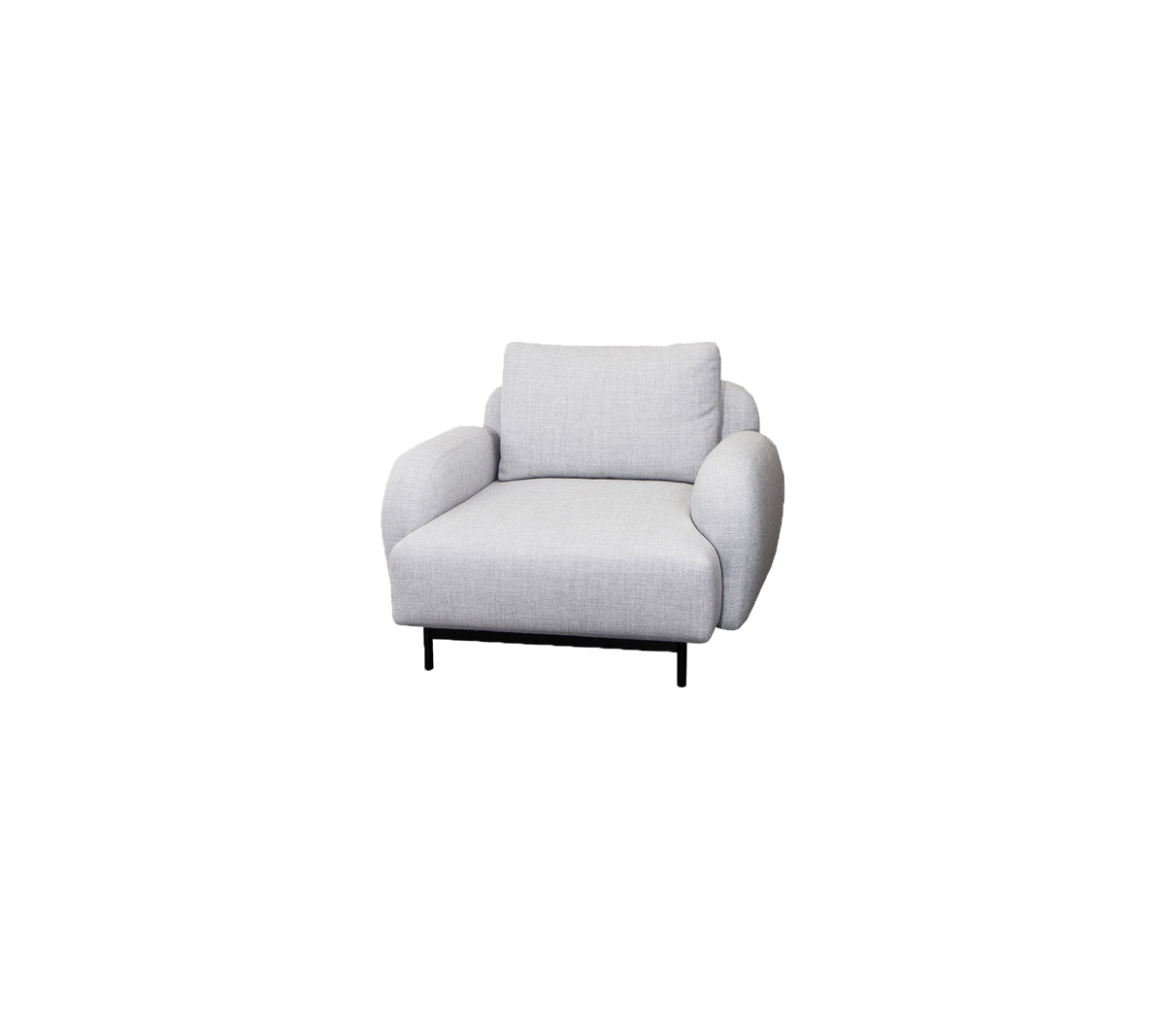 Bekväm ljusgrå fåtölj med rundade armar och mjuka kuddar, med stiliga svarta ben för en modern touch.