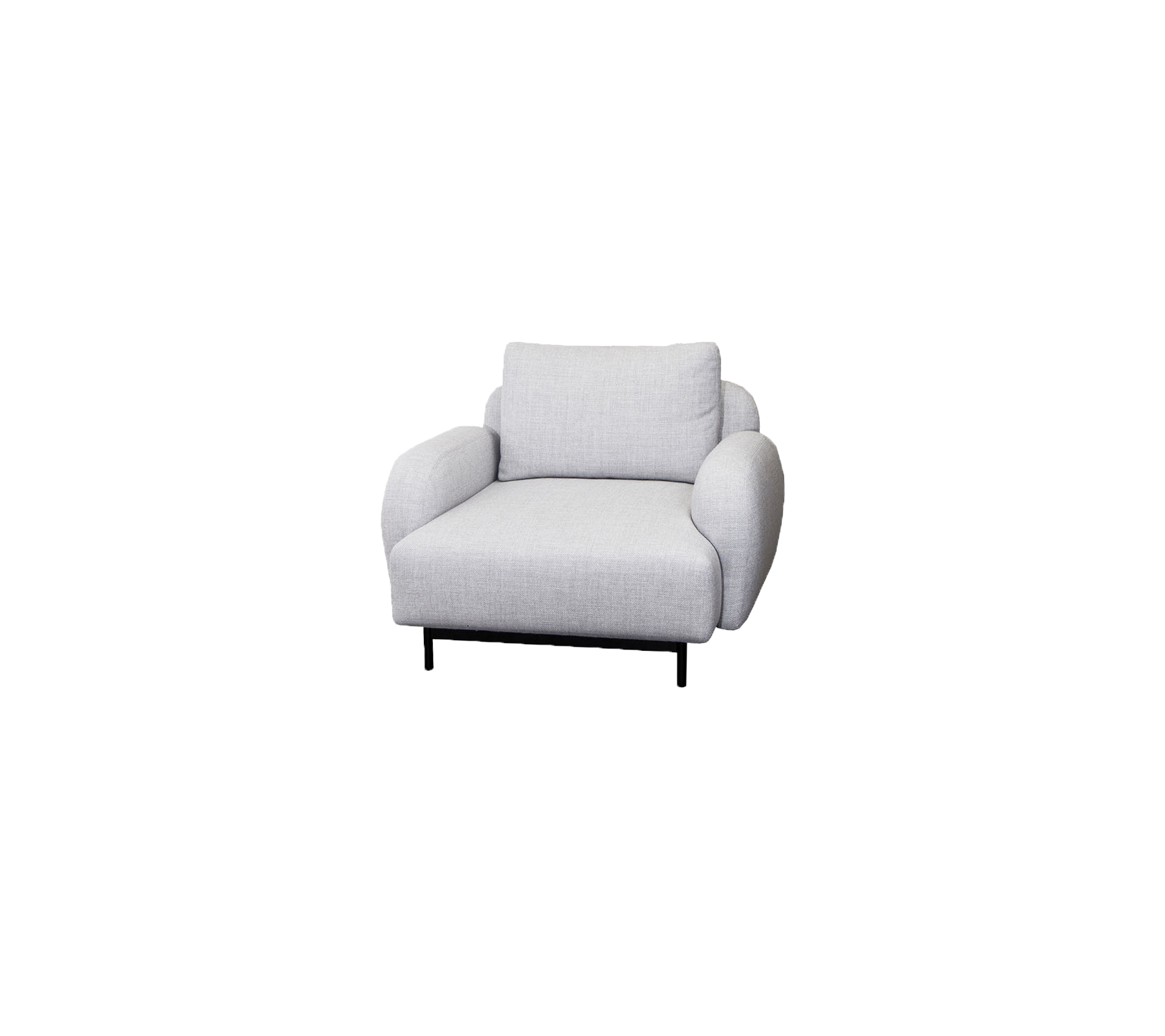 Bekväm ljusgrå fåtölj med rundade armar och mjuka kuddar, med stiliga svarta ben för en modern touch.