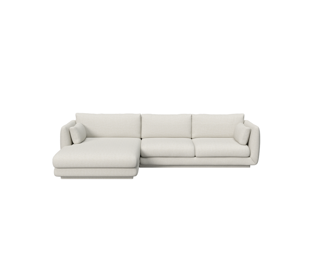 Modern sandfärgad soffa med en rymlig, bekväm design.