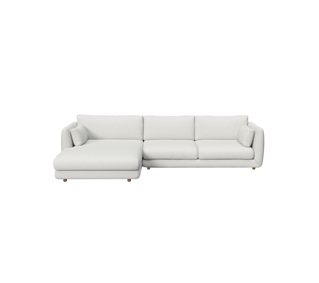 Ljusgrå sektionell soffa med minimalistisk design och mjuka kuddar.