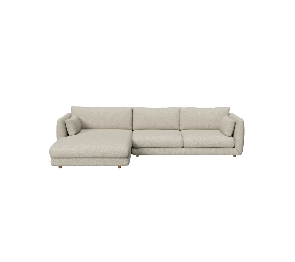 Ljusbrun modern soffa med en rymlig chaiselong.