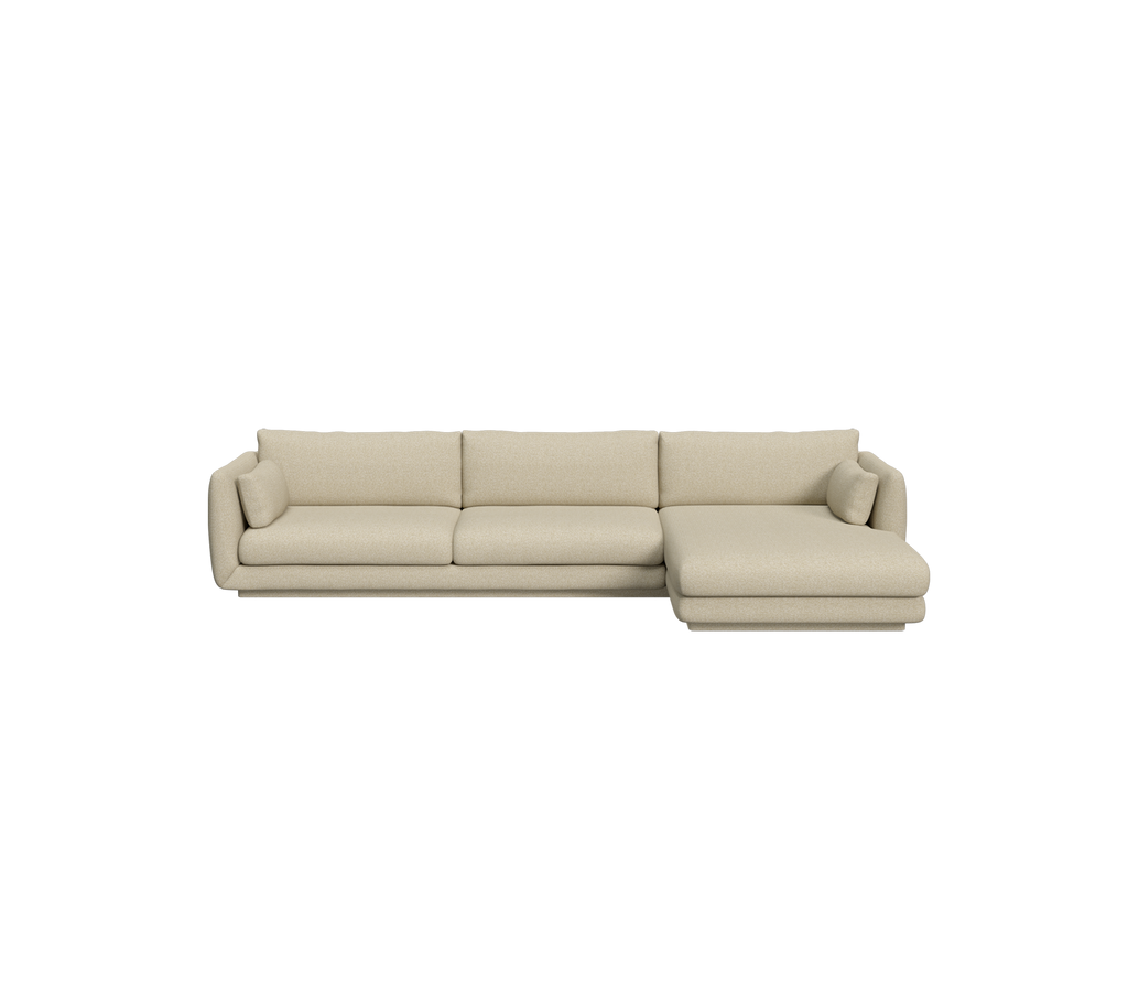 Ljusröd modern soffa med ett sektionsdesign.