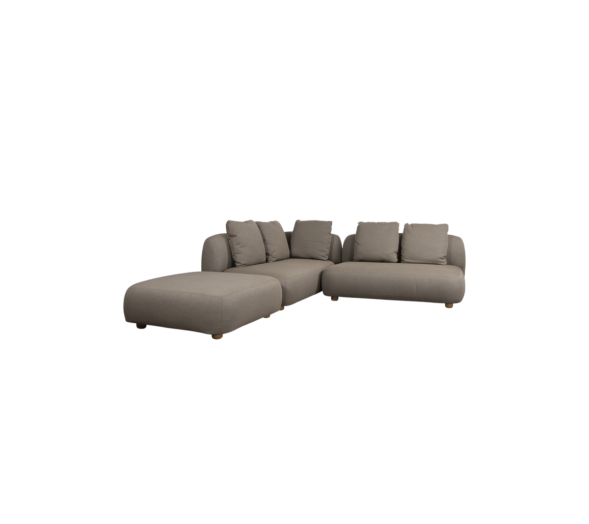 Modern sektionsoffa i en neutral brun nyans med plyschkuddar och en rymlig design för bekväm sittning. Perfekt för avkoppling.