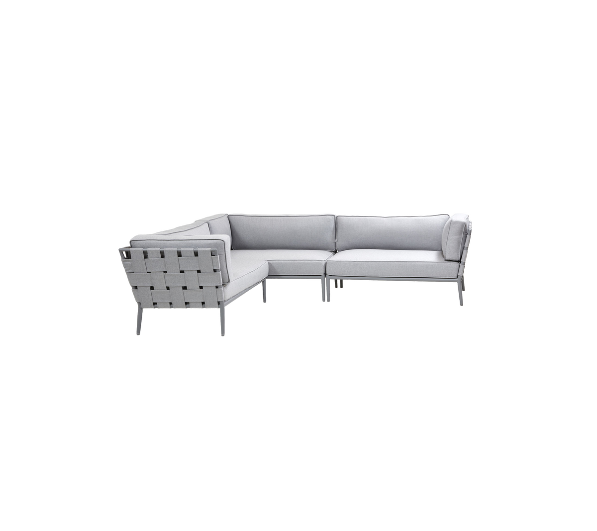 Modern ljusgrå sektionsoffa med minimalistisk design och vävda detaljer på ryggstödet, perfekt för stiligt sittande.