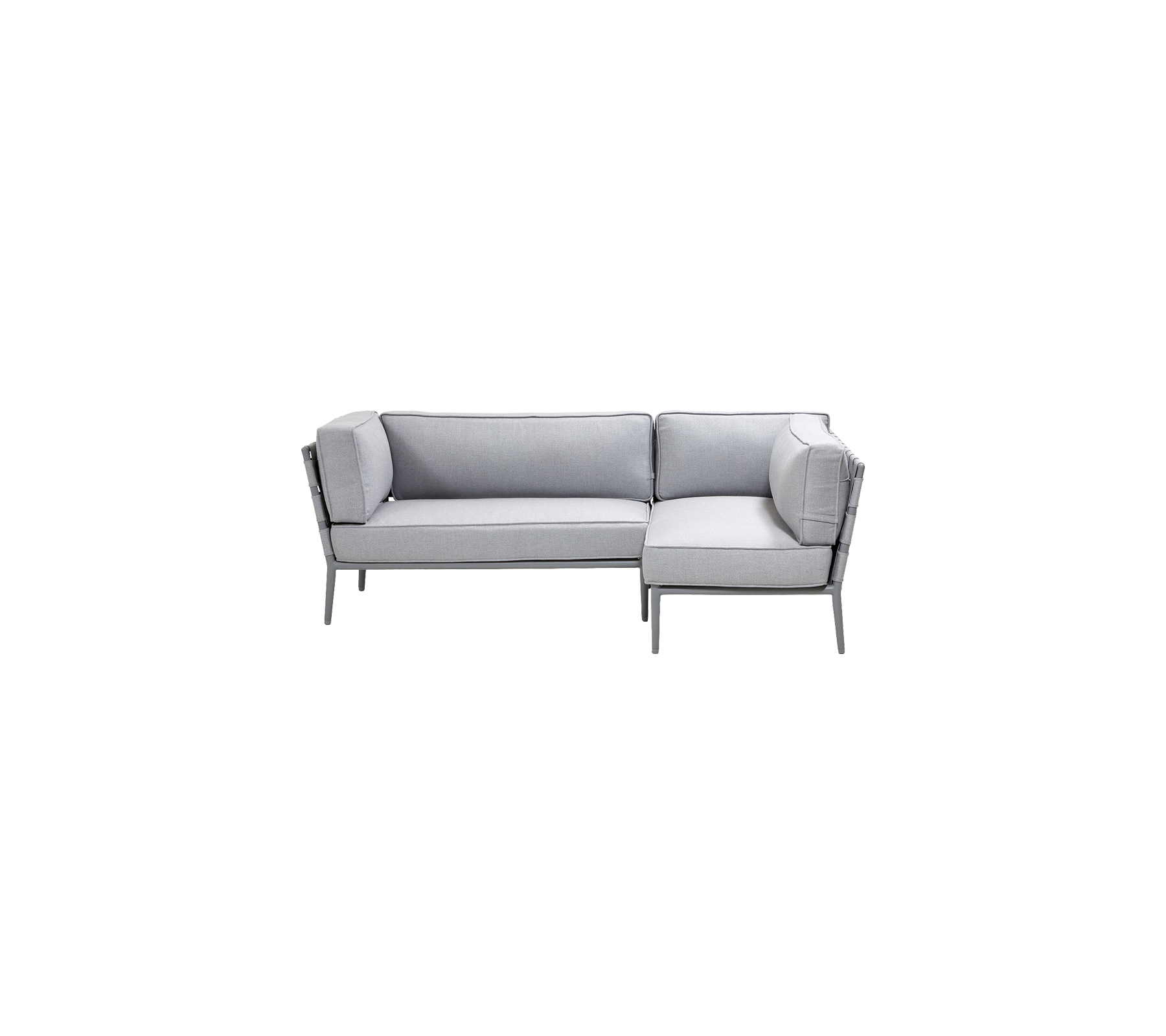 Stilren ljusgrå sektionalssoffa med en modern design, med mjuka kuddar för komfort och eleganta metallackenter.
