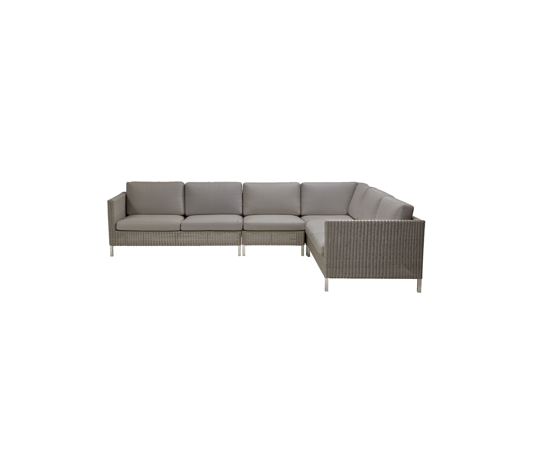 Modern sektionsoffa med mjuka kuddar i mjuk grå klädsel och en vävd bas, perfekt för stiliga sittarrangemang.