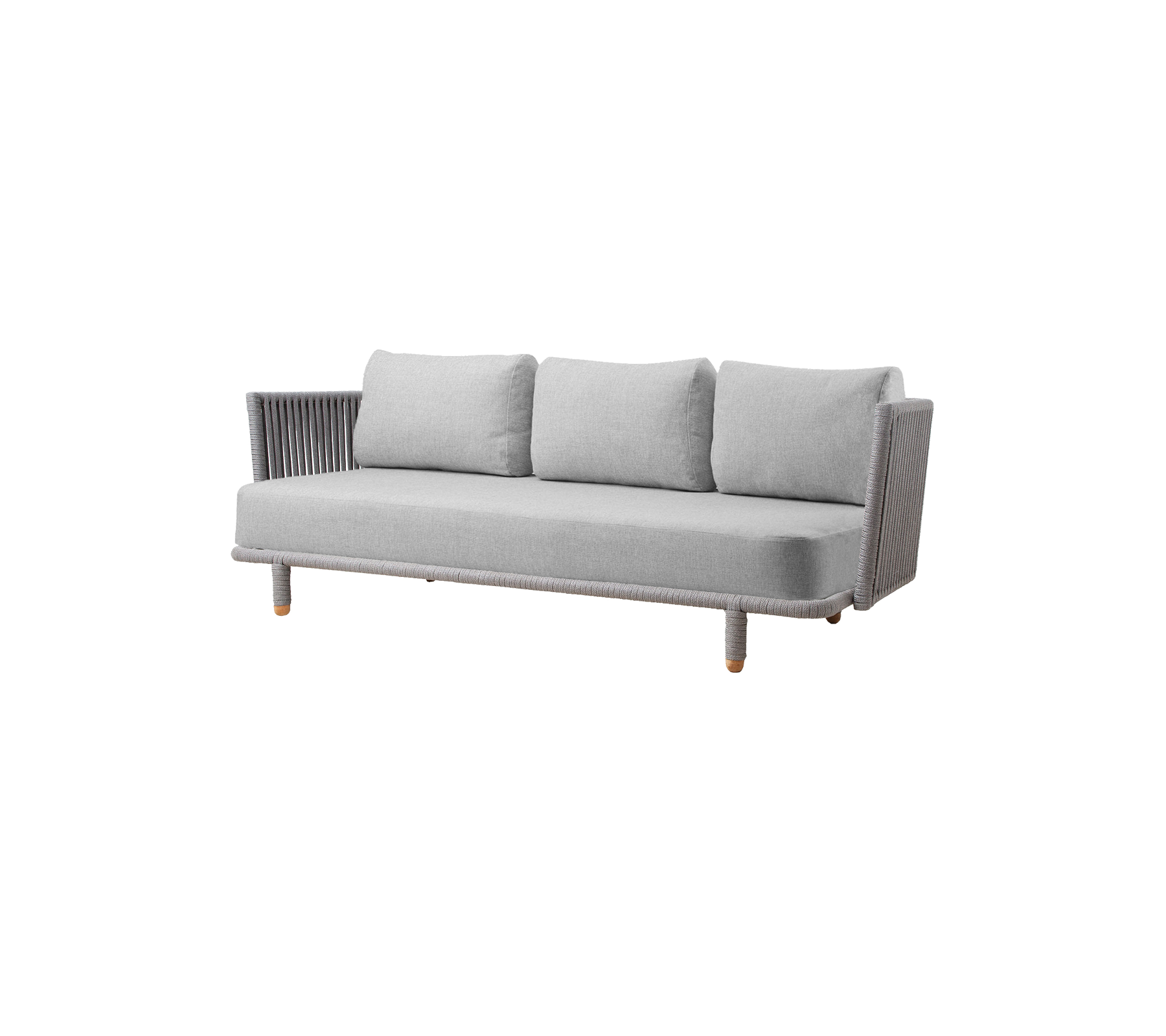 Stilig grå soffa med tre kuddar och moderna detaljer, perfekt för att förbättra vilket som helst vardagsrum.