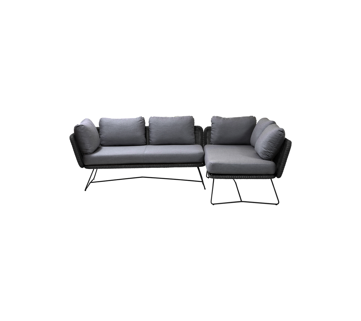 Stilren svartmålad sektionsoffa med plysch grå kuddar, med en modern design som passar för olika utrymmen.