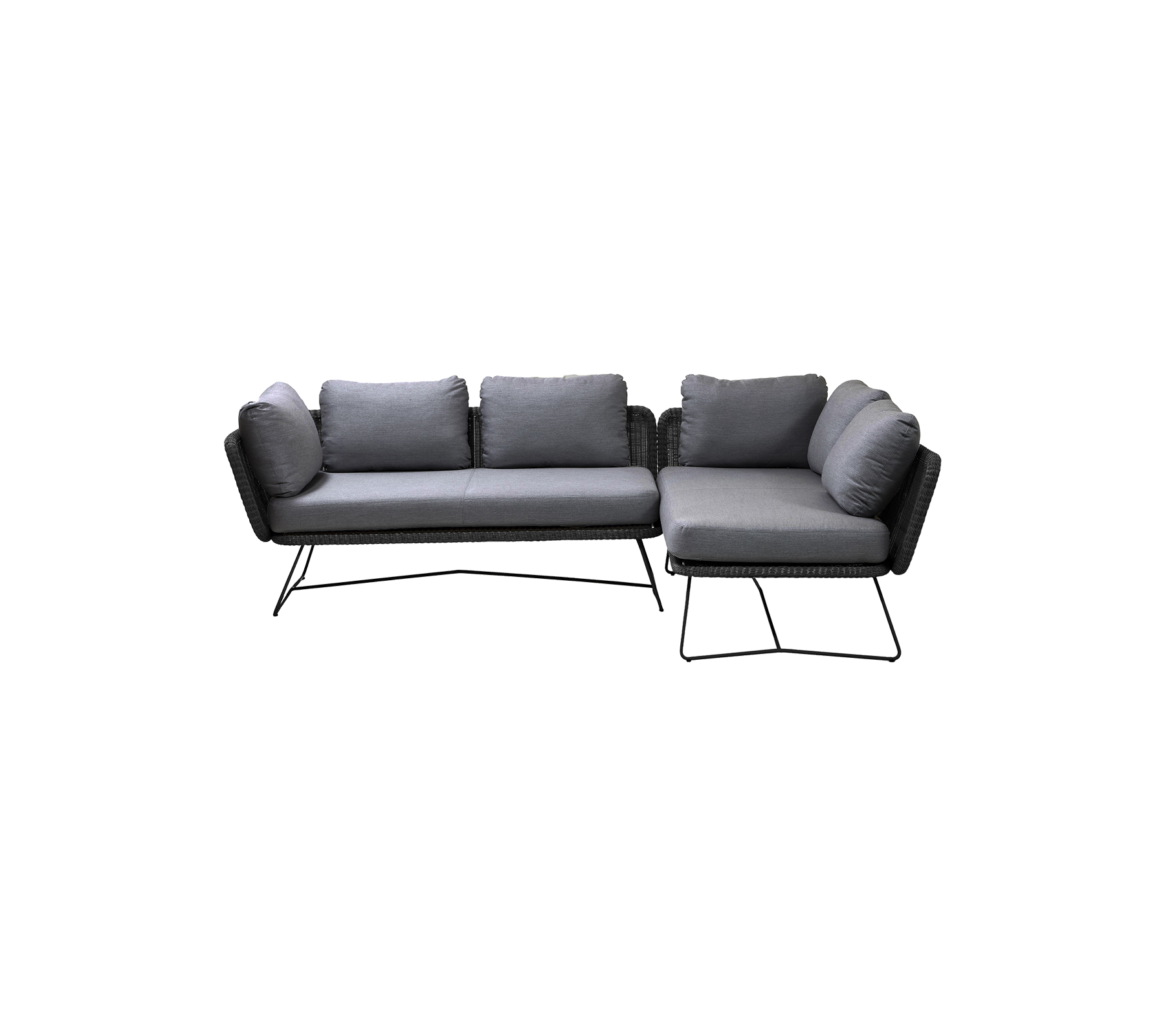 Stilren svartmålad sektionsoffa med plysch grå kuddar, med en modern design som passar för olika utrymmen.