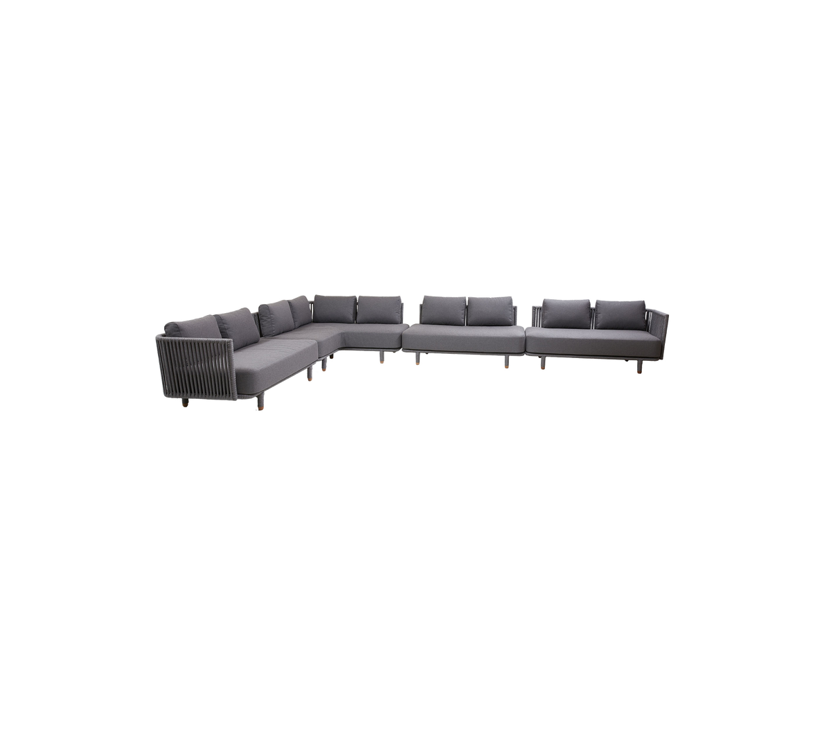 Modern sektionsoffa i U-formigt design, klädd i grått tyg med bekväma kuddar för en mysig sittupplevelse.