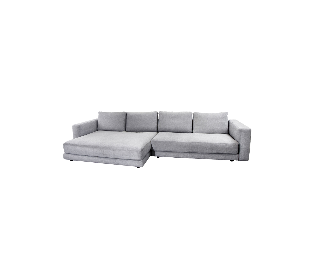 Modern grå hörnsoffa med chaise longue, med mjuka kuddar och en elegant design för bekväm sittplats.