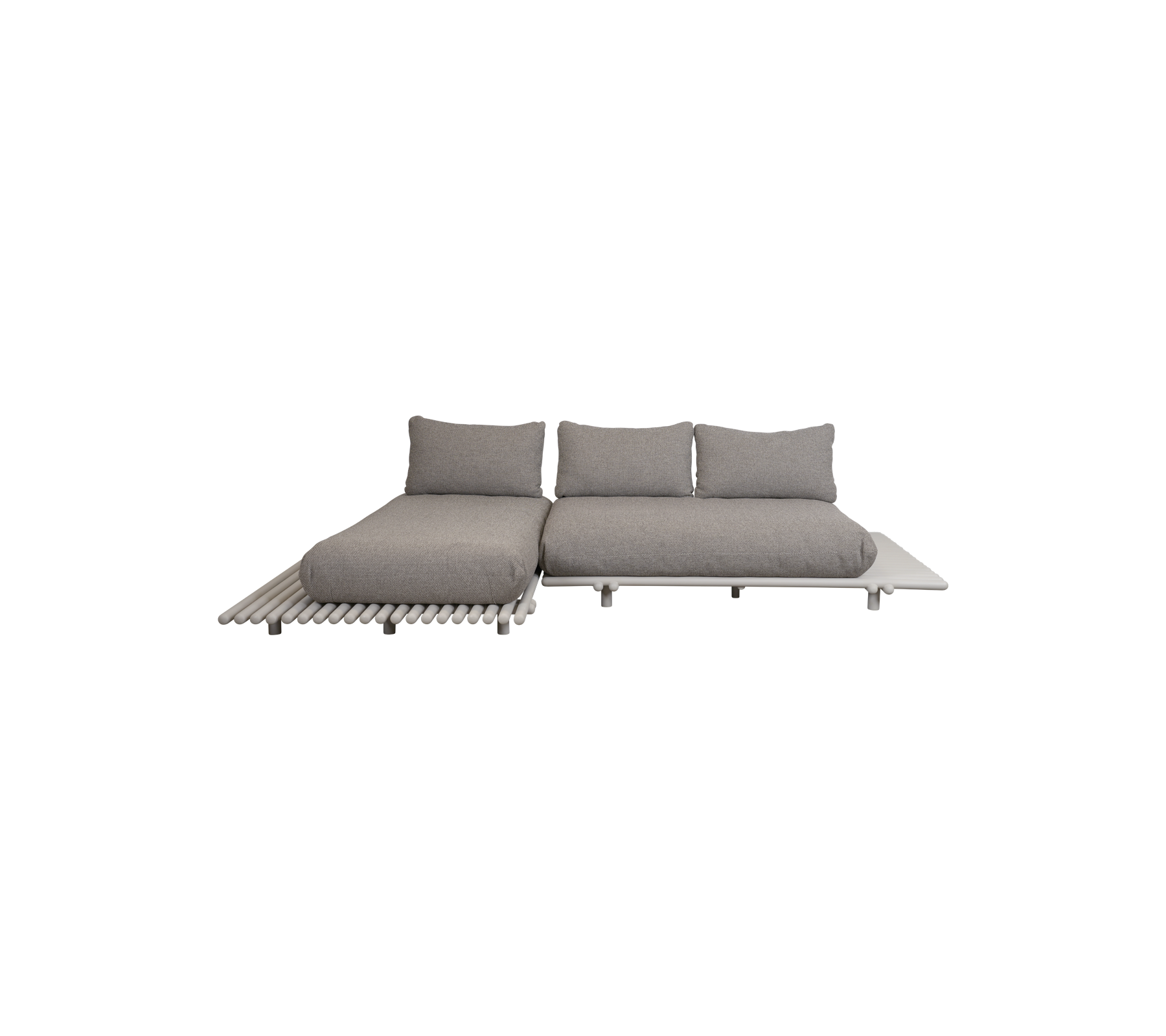 Modernt grått soffdesign i sektioner med mjuka kuddar och en elegant träram, perfekt för stilfull avkoppling eller samlingar.